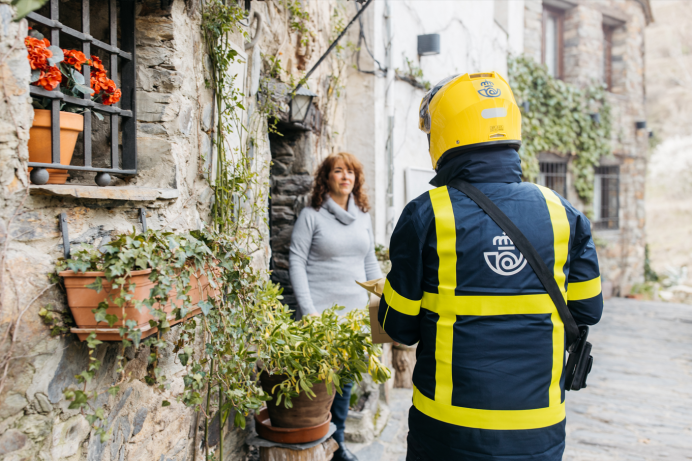 Correos facilitará ingresos y retiros de dinero en efectivo en zonas rurales de España - Asturias