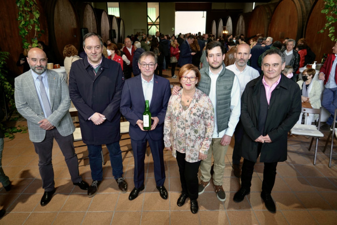 Sidra Castañón: presentación Sidra de Primavera Val de Boides - Sociedad y Cultura