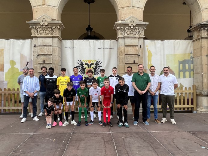 El CD Lealtad de Villaviciosa presentó su nueva equipación y patrocinadores para la temporada 2024-2025 - Concejo de Villaviciosa