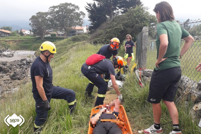 Rescate de ciclista en La Isla - Colunga - Concejo de Colunga