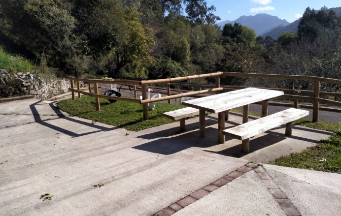 Nuevos cierres madera área Riensena y parque Hontoria - Concejo de Llanes
