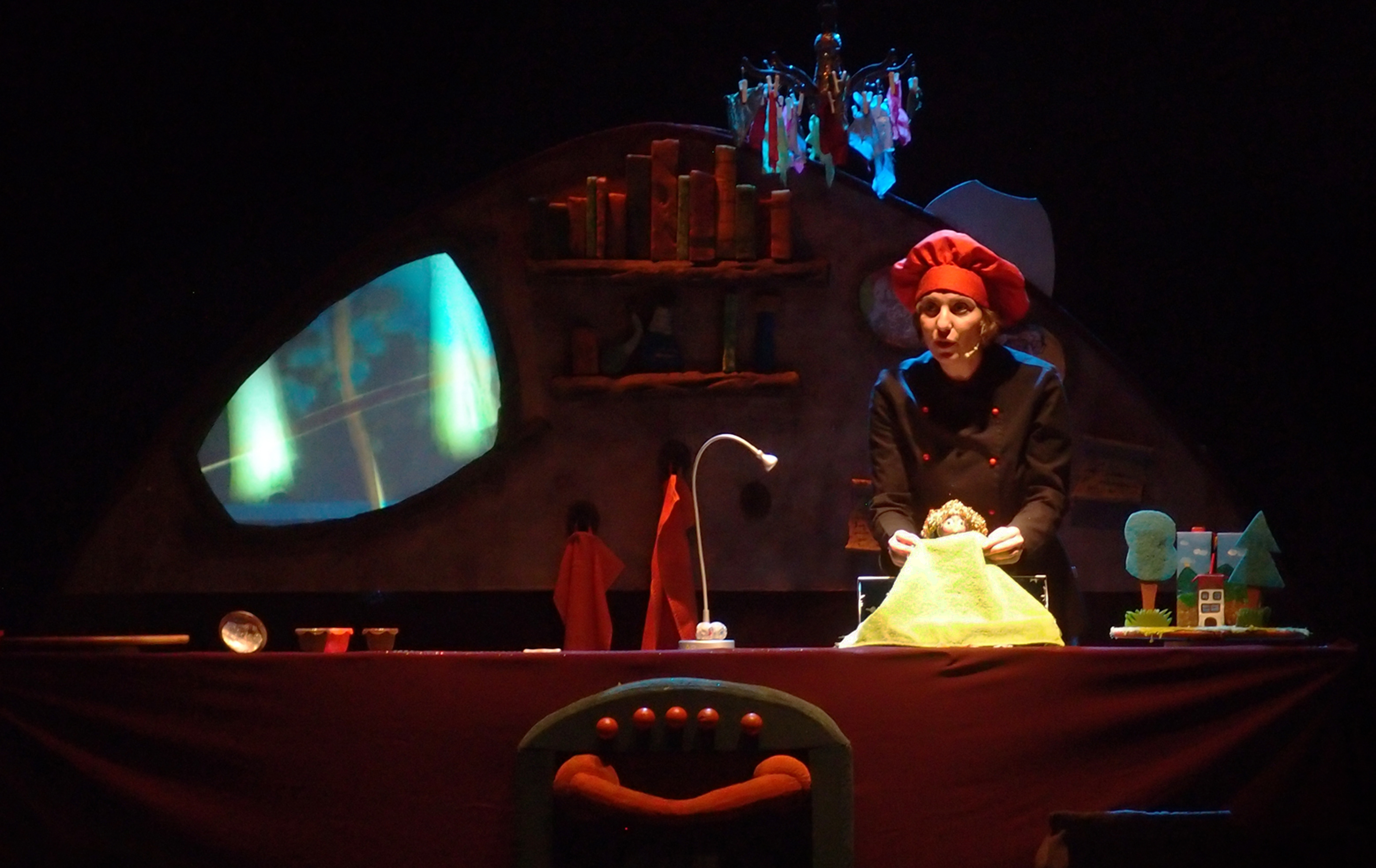 Nina cocinamiedos en la Cuevona de Ardines - Sociedad y Cultura