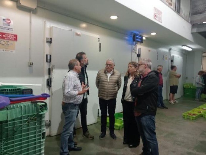 Cofiño se compromete a trasladar a Madrid las carencias del puerto de Llanes - Concejo de Llanes