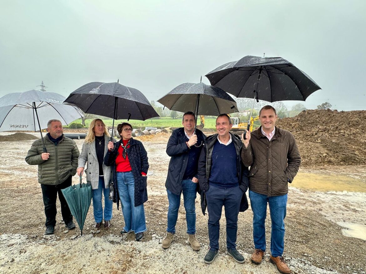 El alcalde de Colunga defiende el proyecto de 30 viviendas públicas y niega la pérdida de bajos comerciales - Concejo de Colunga