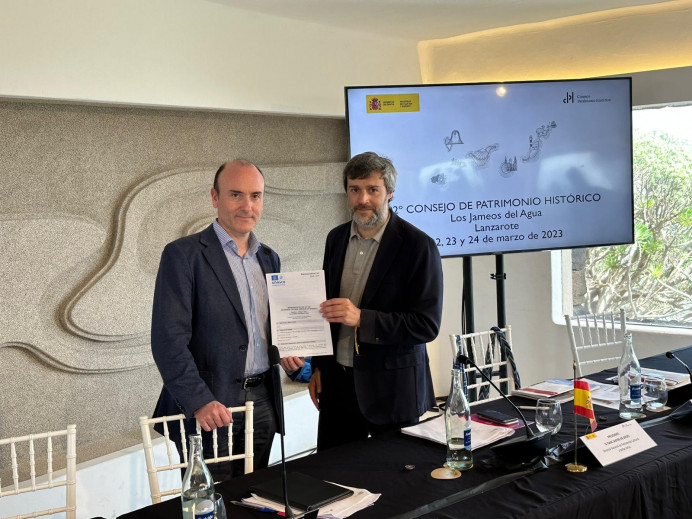 El Ejecutivo entrega al Gobierno de España el expediente de la candidatura de la cultura sidrera a patrimonio mundial inmaterial - Comarca de la Sidra