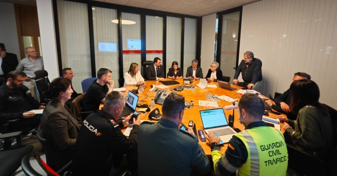 Adrián Barbón preside el comité de crisis en La Morgal tras el apagón eléctrico en Asturias - Asturias