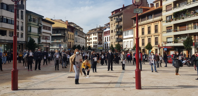 Villaviciosa sale a la calle para reivindicar unas medidas justas para el comercio y la hostelería local - Concejo de Villaviciosa
