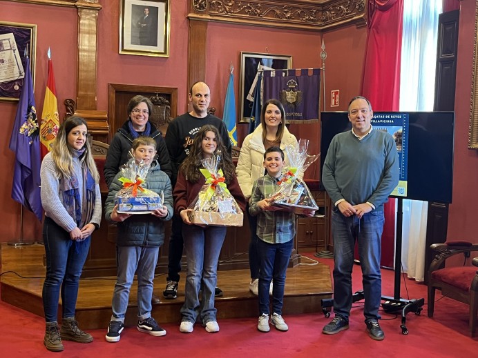 El Ayuntamiento de Villaviciosa y ACOSEVI entregan los premios del VI Concurso de Postales Escolares de Navidad - Concejo de Villaviciosa