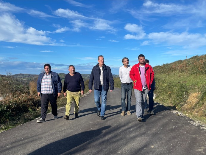 Finalizada la mejora del acceso al recinto ferial de El Recimuru, en Bimenes, con una inversión de 130.000 euros - Comarca de la Sidra