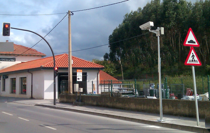 Control infracciones semáforo en rojo avenida La Paz - Concejo de Llanes