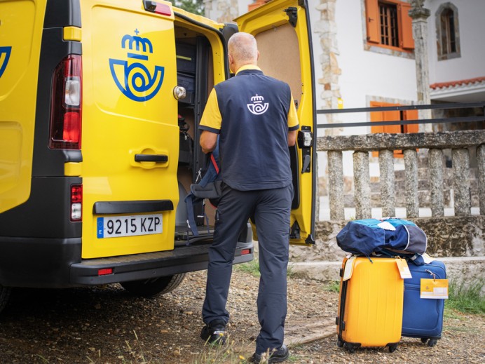 Correos activa el servicio de transporte de mochilas para peregrinos del Camino de Santiago