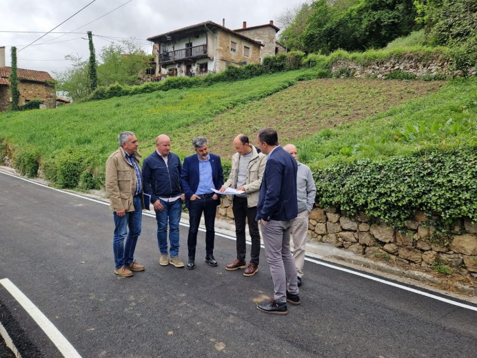 El Principado concluye las obras del camino de Cáraves, en Peñamellera Alta, con una inversión de 210.000 euros - Concejos Peñamellera Alta y Baja
