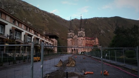 El tráfico a la basílica de Covadonga se cortará desde el próximo lunes hasta el 29 de mayo por las obras de reparación de la explanada - Asturias