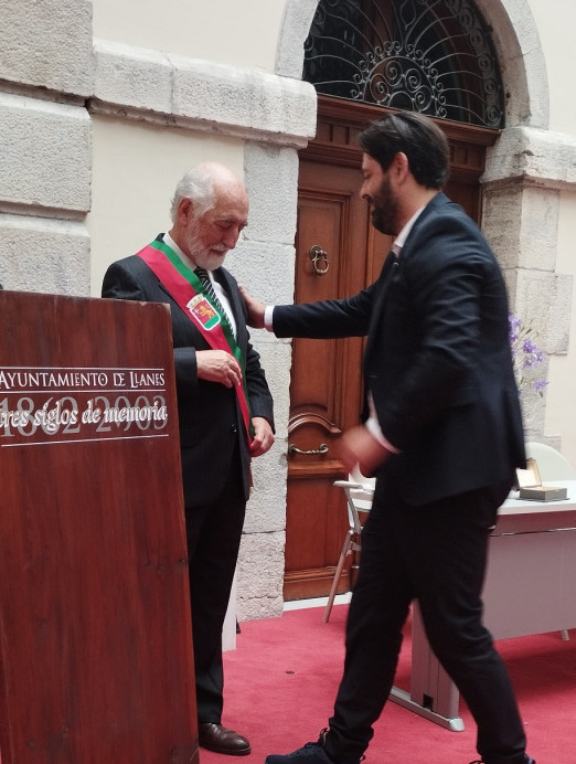 Presentación nuevo Cronista Oficial de Llanes - Concejo de Llanes