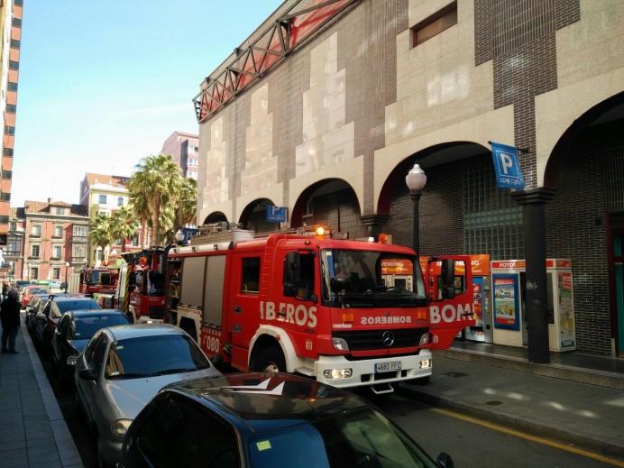 El Centro Comercial San Agustín tuvo que ser desalojado por un incendio - Concejo de Gijón