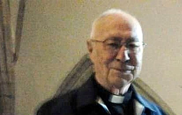 Aforo limitado homenaje póstumo sacerdote D. Luis Díaz - Concejo de Llanes