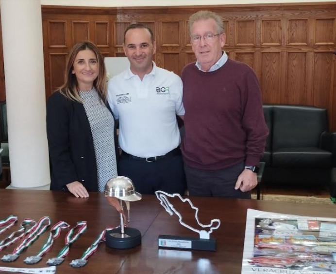 Recepción al piloto Dani Cué en el Ayuntamiento de Llanes - Concejo de Llanes