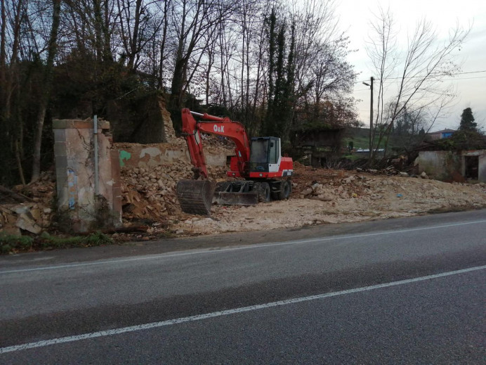Derribo en Soto de Dueñas - Concejo de Parres