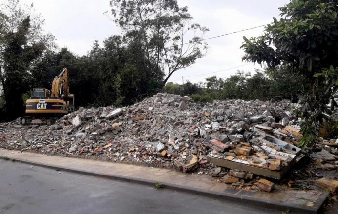 Derruidas viviendas sociales próximas tanatorio llanisco - Concejo de Llanes