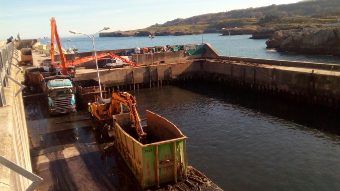 Ecologistas de Asturias: El Principado vierte los lodos contaminados del puerto de Llanes en Pimiango - Concejo de Llanes