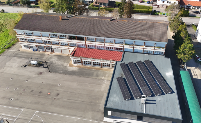 Villaviciosa impulsa la eficiencia energética con la primera instalación solar fotovoltaica en el colegio Maliayo - Concejo de Villaviciosa