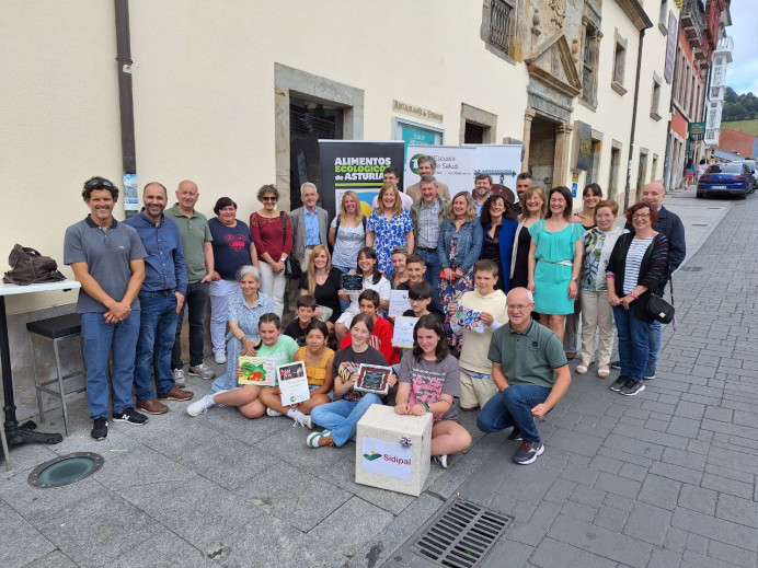 Gran representación institucional en la entrega de los premios a los mejores huertos escolares ecológicos de Asturias - Asturias