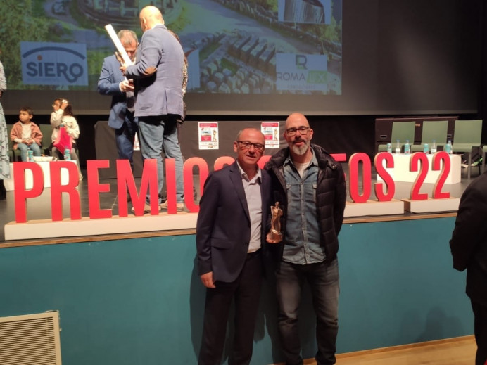 El Club Oriente Atletismo recibe el Premio Delfos a los valores humanos en el deporte 2022. - Concejo de Llanes