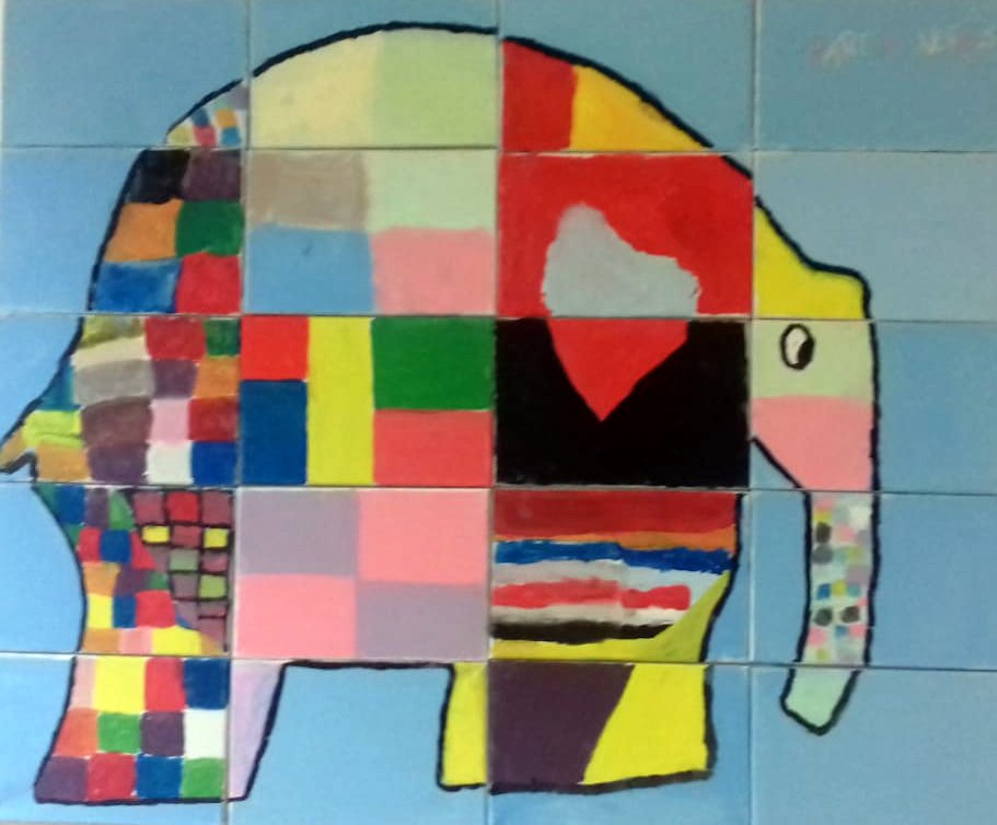 Los niños y niñas del concejo le regalan un gran cuadro-puzle a la Alcaldesa - Concejo de Colunga