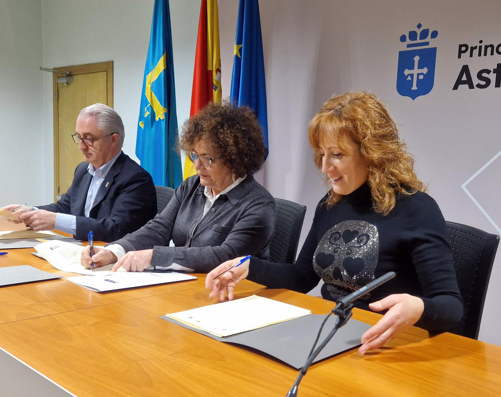 El Principado y los ayuntamientos de Villaviciosa y Carreño crean un equipo de apoyo a familias con menores en riesgo - Concejo de Villaviciosa