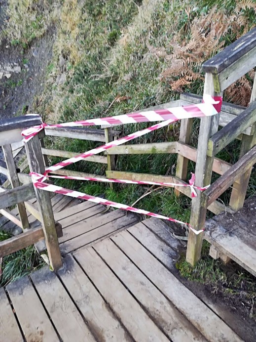 El último temporal corta el acceso del público a las huellas del Jurásico - Concejo de Colunga