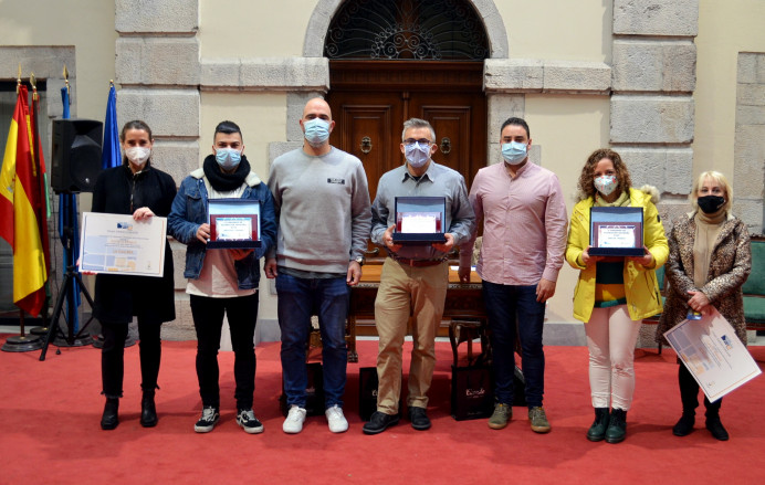 Entrega premios V Concurso Escaparates Navidad - Concejo de Llanes