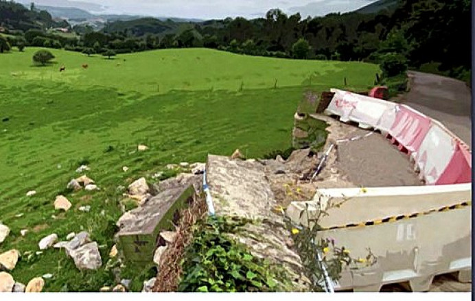 Llanes, 49.859´52 euros escolleras Rioseco y Las Xareras - Concejo de Llanes