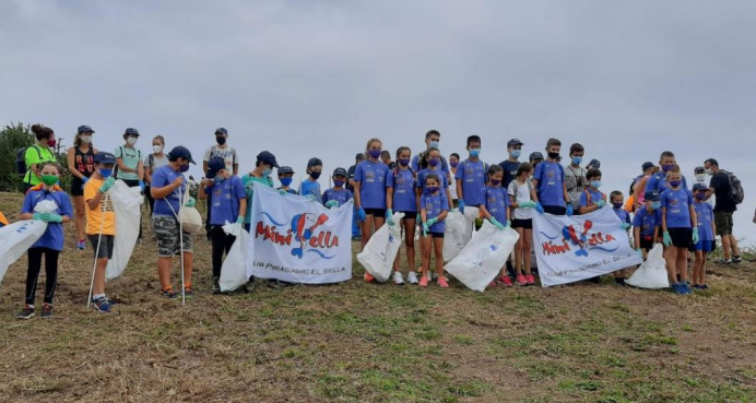 La Escuela de Piragüismo del Club Piragüismo El Sella participó en la acción de COGERSA: Apoyo a la limpieza voluntaria de residuos en zonas naturales - Concejo de Ribadesella