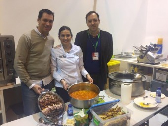 El Restaurante Vistalegre de Colunga cocinó su Mejor Fabada del Mundo en FITUR - Turismo