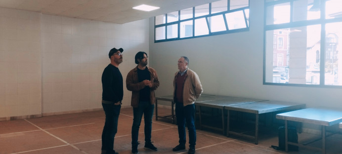El Ayuntamiento finaliza la remodelación de la fachada de la plaza de abastos de Llanes - Concejo de Llanes
