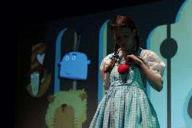 Fantastique Company ensaya su nuevo proyecto, La pintora flora, en Laboral Ciudad de la Cultura - Sociedad y Cultura