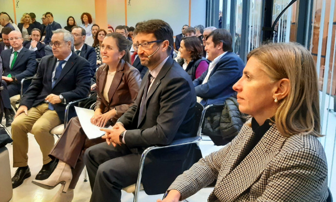 El Gobierno de Asturias y la Fade ponen en marcha una oficina para apoyar el crecimiento y la consolidación de pymes y microempresas - Asturias