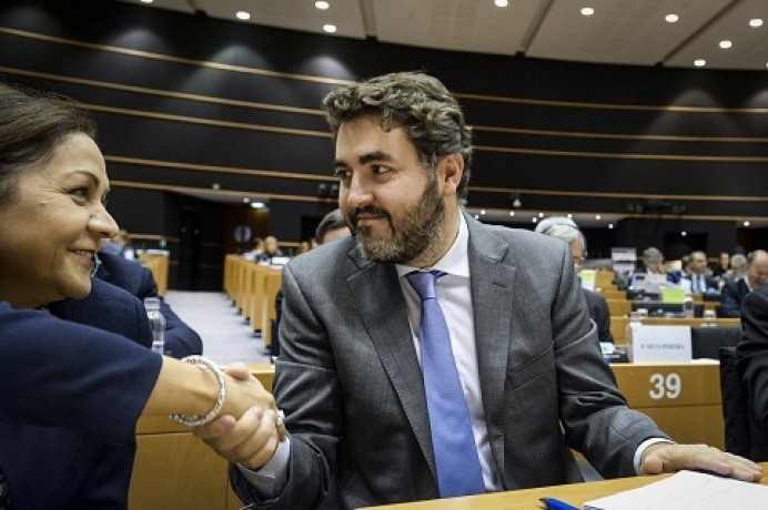 FSA - Jonás Fernández ve factible un «programa de inversión común» en Europa - Asturias