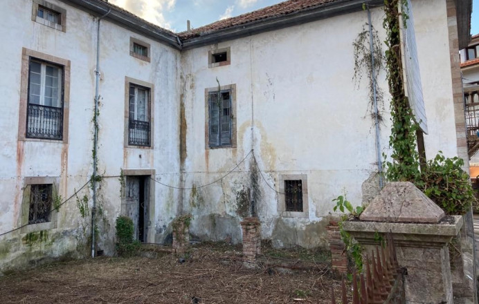 Ayuntamiento limpia finca en casa Nueva, por mal estado - Concejo de Llanes