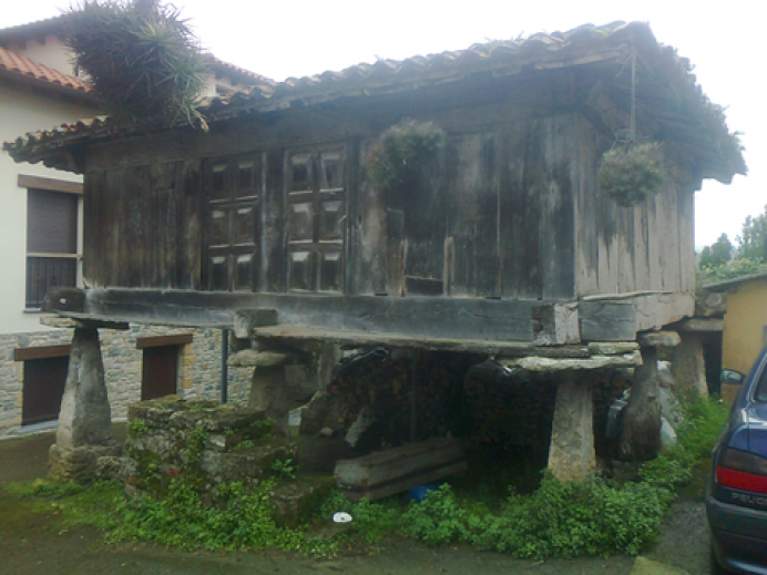 Catálogo de Recursos históricos y artísticos del Concejo de Colunga: La Isla. Panera de el Castro - Recursos turísticos del concejo de Colunga