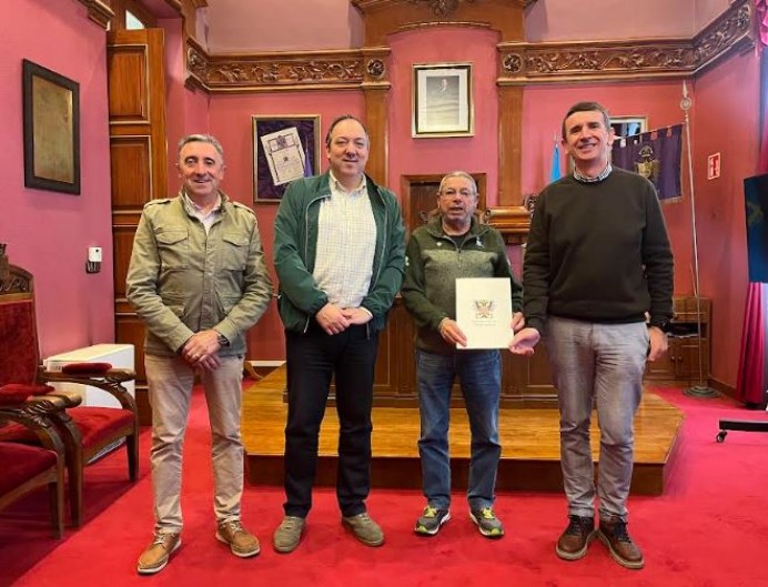 Villaviciosa inaugura el rocódromo Juan Manuel Parrondo tras la reforma integral del frontón municipal - Concejo de Villaviciosa