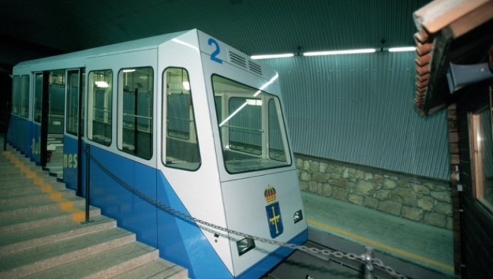 Una avería eléctrica obliga a interrumpir durante unas horas el servicio del funicular de Bulnes - Concejo de Cabrales