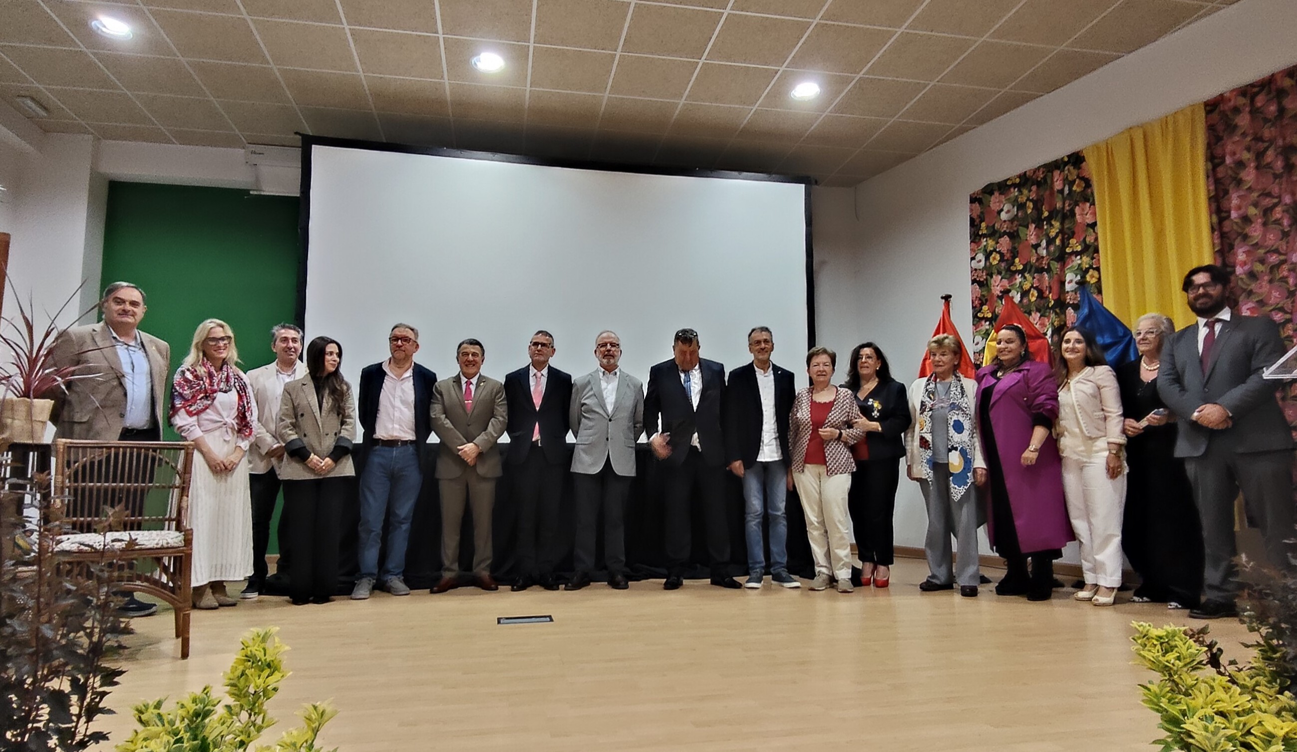 Llanes celebra la XXXI Gala del Turismo y reconoce la trayectoria de Xuacu Amieva, Silverio Sánchez y la familia Guitián - Concejo de Llanes