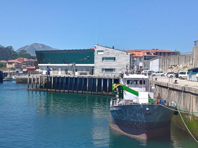 Medio Rural licita un nuevo generador de hielo para reforzar la actividad de la lonja de Llanes