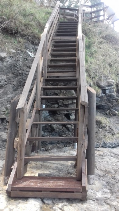 Restaurada la escalera de las huellas de los dinosaurios - Concejo de Colunga