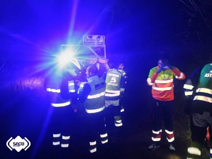 Rescatan a un hombre herido tras la caída de su tractor en Amieva - Sucesos