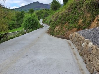 Hormigonado de caminos con colaboración vecinal - Concejo de Piloña