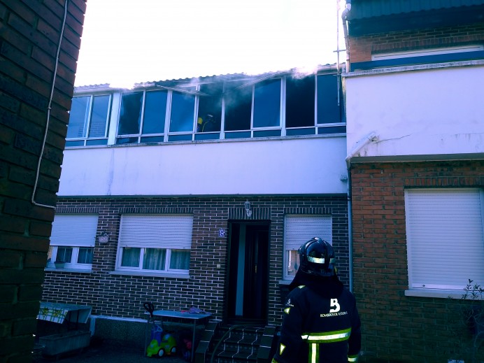 Incendio de una casa en el Nuevo Carmen, en Lastres - Concejo de Colunga
