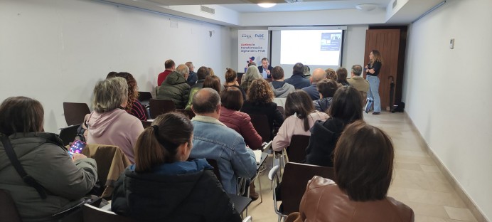 Empresarios turísticos de la comarca de la sidra reciben formación sobre el nuevo registro documental de viajeros Ses Hospedajes - Comarca de la Sidra