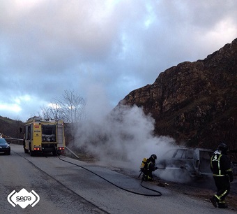 Extinguido incendio de vehículo en Belmonte de Miranda - Sucesos